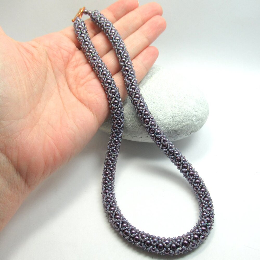 Filled netting Czech Pearl necklace